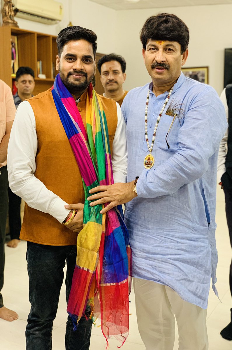 AbhayGuptaRMD's tweet photo. आज मेरा जन्मदिन है । 
आप सभी से आशीर्वाद का आकांक्षी हुँ ।
आप अपना स्नेह व आशीर्वाद प्रदान करें ।🎂💐🙏🏻❤️🎉🎂🎂😊😊🙏🏻💐🎂🎂￼
@PTKaushalMishra @siddharthanbjp @ManojTiwariMP @ravikishann @TajinderBagga @ManojTiwariOffc @nirahua1 https://t.co/MPGyb1of21