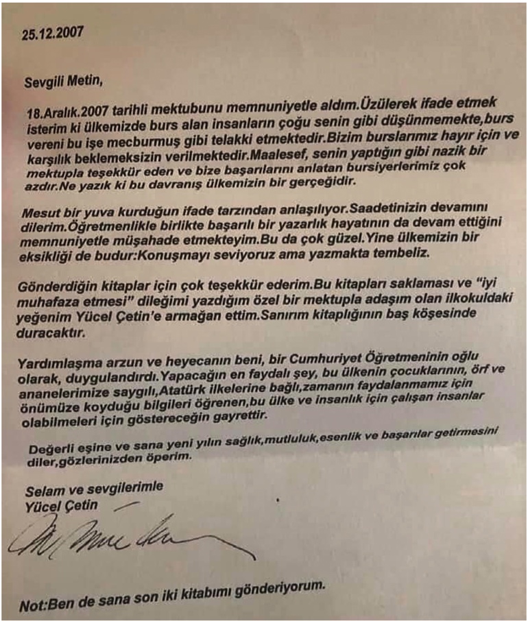MetinOzdamarlar's tweet photo. Yıl 2007... Üniversitede bana burs veren iş insanına burs için teşekkür eden bir mektup yazmış ve  adına imzaladığım ilk kitabımla birlikte yollamıştım. Verdiği cevap buydu. Tam bir hayat dersi.  İyi insanlar, iyi ki varlar. https://t.co/zsYTitMaSC
