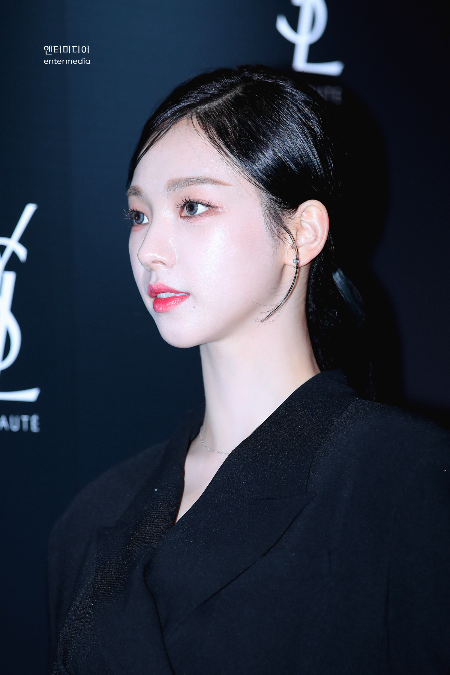 FavaM7kakAAHJ72.jpg:orig