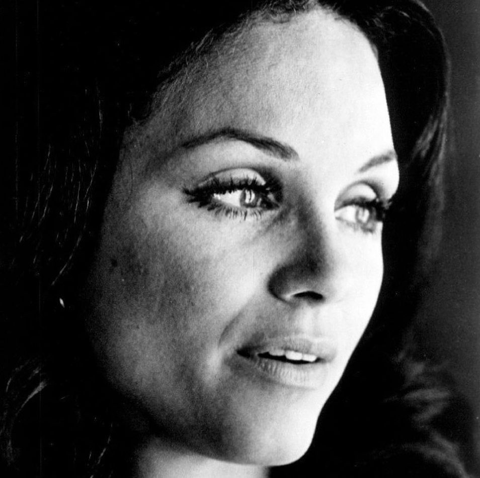 Happy birthday to the lovely Valerie Harper. She would have been 83 years old today.    