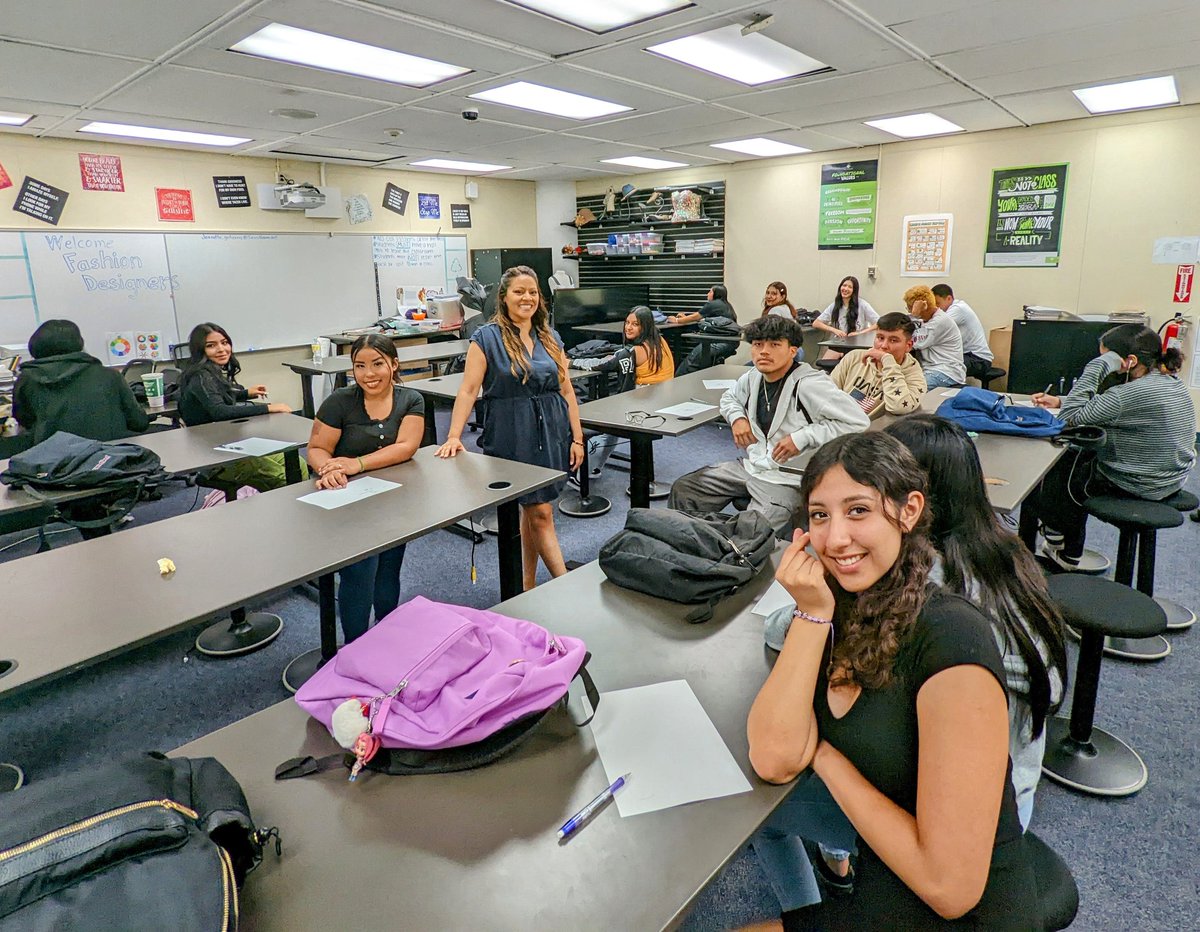 StacyKTweets's tweet photo. Loved celebrating our amazing #CTE students &amp; teachers at @SantaAnaUSD's @SantaAnaHS on the #SAUSDFirstDay2022! @CTEsausd prepares Ss for the #SAUSDGraduateProfile to earn High Skill, High Wage &amp; High Demand Careers!
#WeAreSAUSD
#Proud2BeSAUSD
#BetterTogether
#KidsDeserveIt https://t.co/j3yfU91HWg