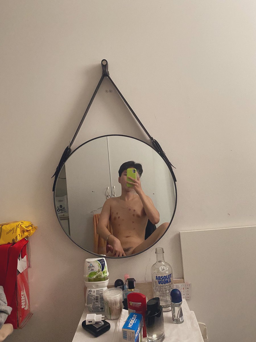 Tanvan101123's tweet photo. Gương nhà tớ hôm nay đã mờ rồi mà còn lem nữa 😈                                       Có tí khói vô nhìn bad nhỉ #RETWEEET https://t.co/V6Qj9r1WhC