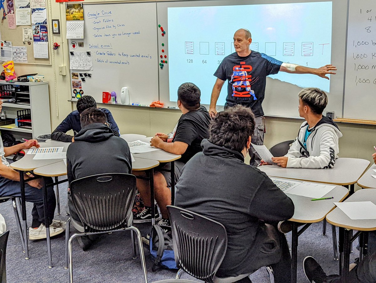 StacyKTweets's tweet photo. Loved celebrating our amazing #CTE students &amp; teachers at @SantaAnaUSD's @SantaAnaHS on the #SAUSDFirstDay2022! @CTEsausd prepares Ss for the #SAUSDGraduateProfile to earn High Skill, High Wage &amp; High Demand Careers!
#WeAreSAUSD
#Proud2BeSAUSD
#BetterTogether
#KidsDeserveIt https://t.co/a4uAt9BJka