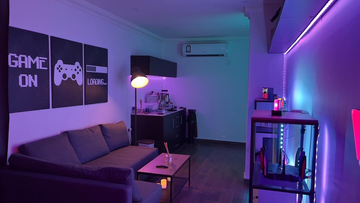 QrGam3r's tweet photo. #gamer #gamerlife #gamingsetup #gamerroom #gamersriseup #youtubers #streamers #retrosynthwave #neonsynth #retrowave #retrovibes #BassRebels https://t.co/PhHpnqW1bO