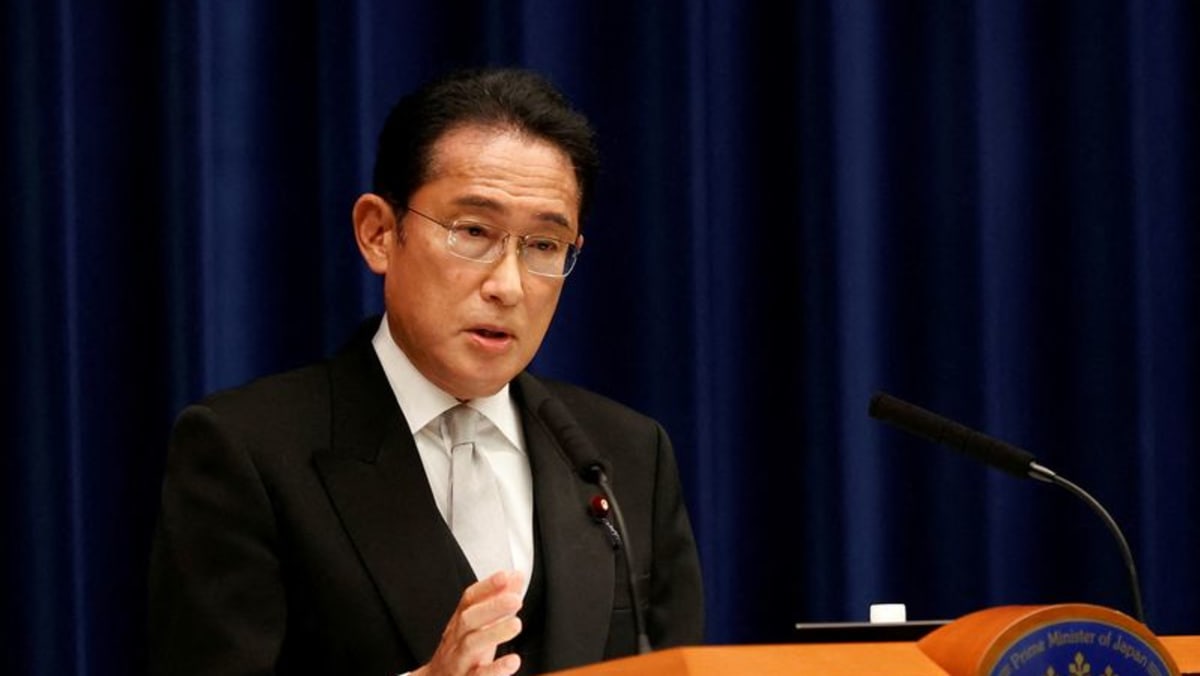 spore8ge's tweet photo. Japan PM Kishida's support tumbles, hit by questions over church and COVID-19 https://t.co/WhTjLPeoF0 https://t.co/QczIQXNszC