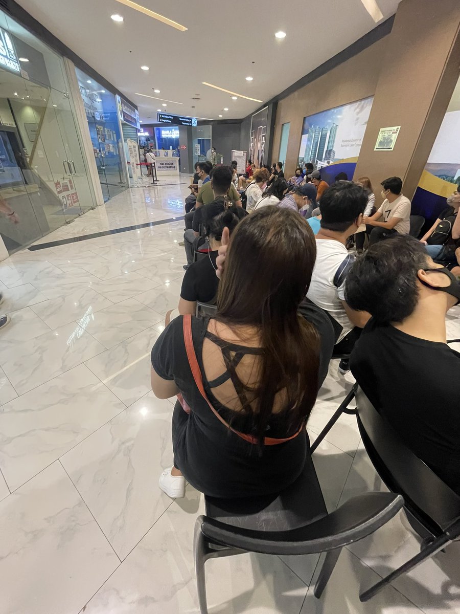 iamspiderMARC's tweet photo. UPDATE: After 1hr and 40mins nasa half na siguro ako at bago pa lang ako makakaupo. Ang saya sa Pilipinas!!!! #NBIClearance https://t.co/ldt7jcXXKZ