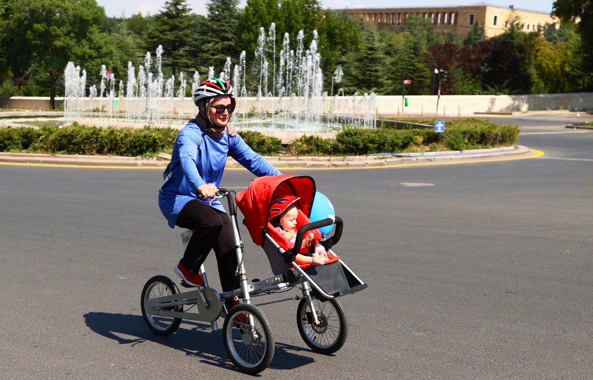 kasapoglu's tweet photo. Bu haftaya Uluslararası Başkent Granfondo Bisiklet Yarışı’nda çekilen harika fotoğraf ile başlayalım.😊 

#HayırlıHaftalar https://t.co/g5Lh4eWTux