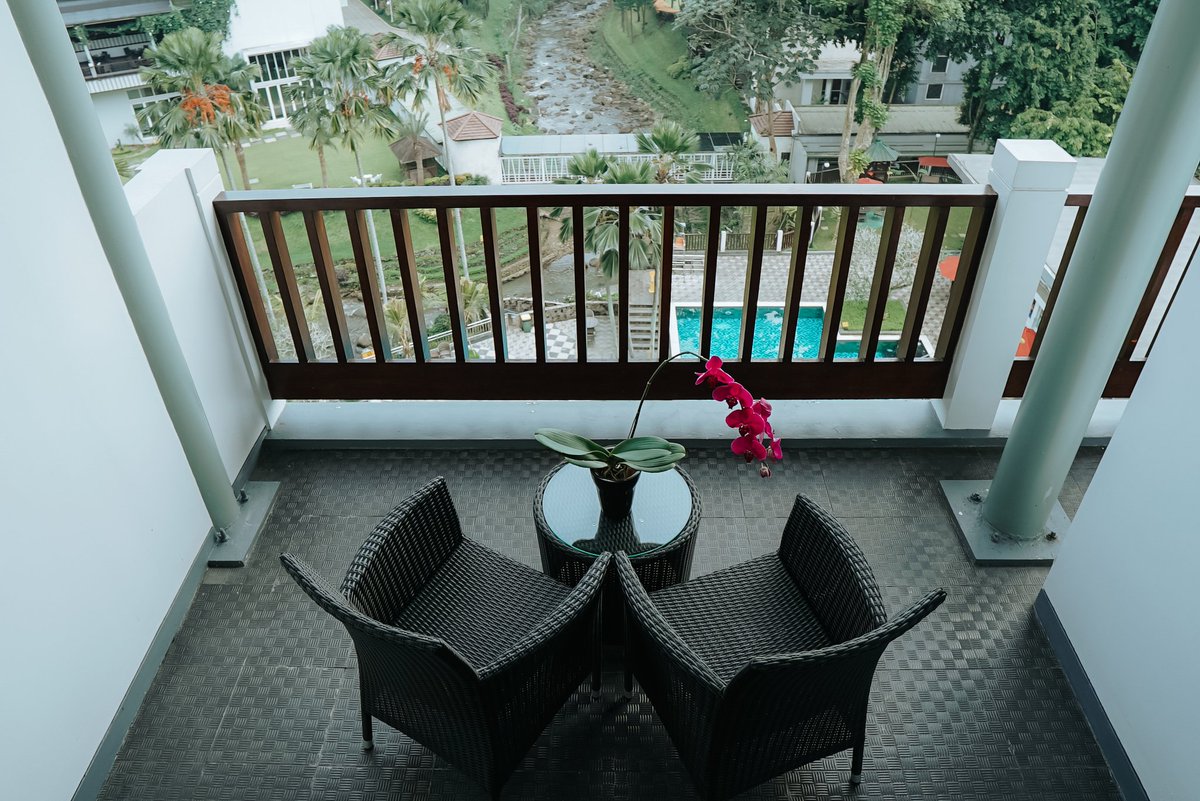 AstonBogor's tweet photo. What a view from the balcony of one of our Condotel One Bedroom Deluxe Pool View. 

Click link on bio to find your suitable offers.

#StayAtArchipelago
#StayAtASTON
#ArchipelagoRoom
#ASTONRoom 
#ASTONBogor https://t.co/dQWI7rFzk8