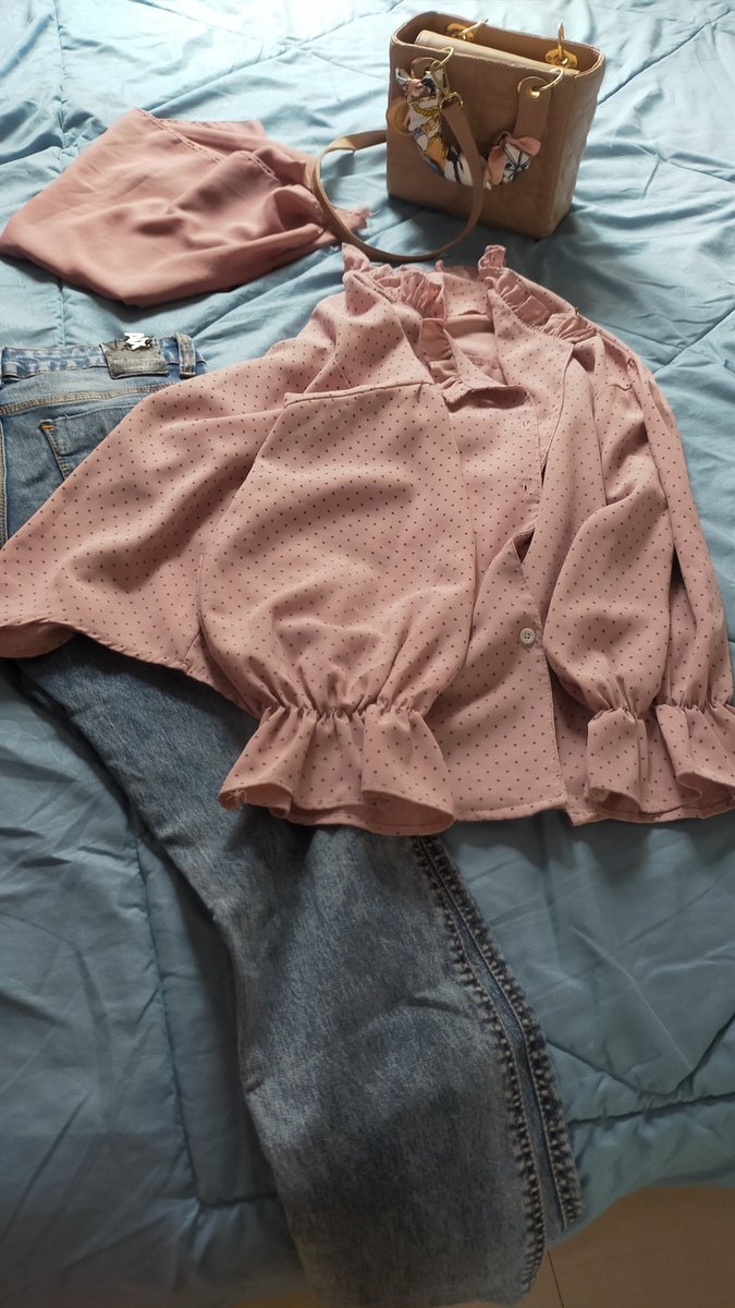 vaniepink's tweet photo. My ootd today .. tinggal kumpulin semangat  ilangin mager'nya buat gerak 🤣

Ini yg paling rumit "mager" (*_*) https://t.co/hZrd3MzxQz