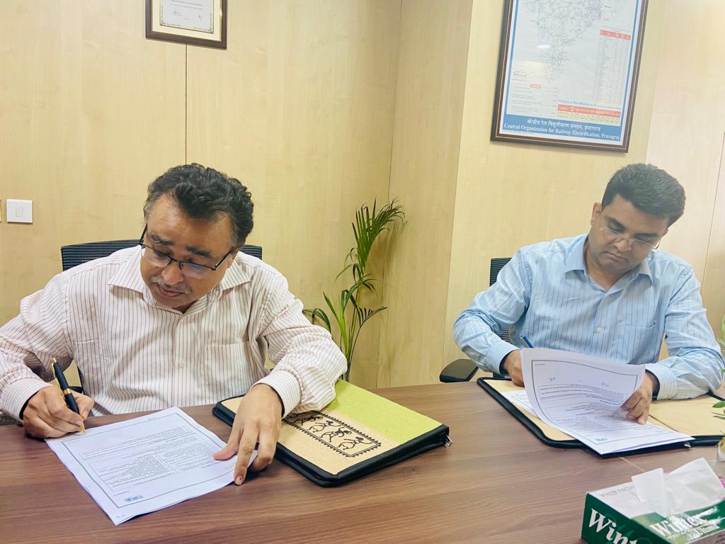 RemcLtd's tweet photo. MPCON Ltd  collaborated with @RemcLtd under the MoU on 25.07.2022 for Validation, Registration, Verification, issuance and sale of carbon credits from projects of Indian Railways / REMC LTD. https://t.co/yFdFw8qUxH