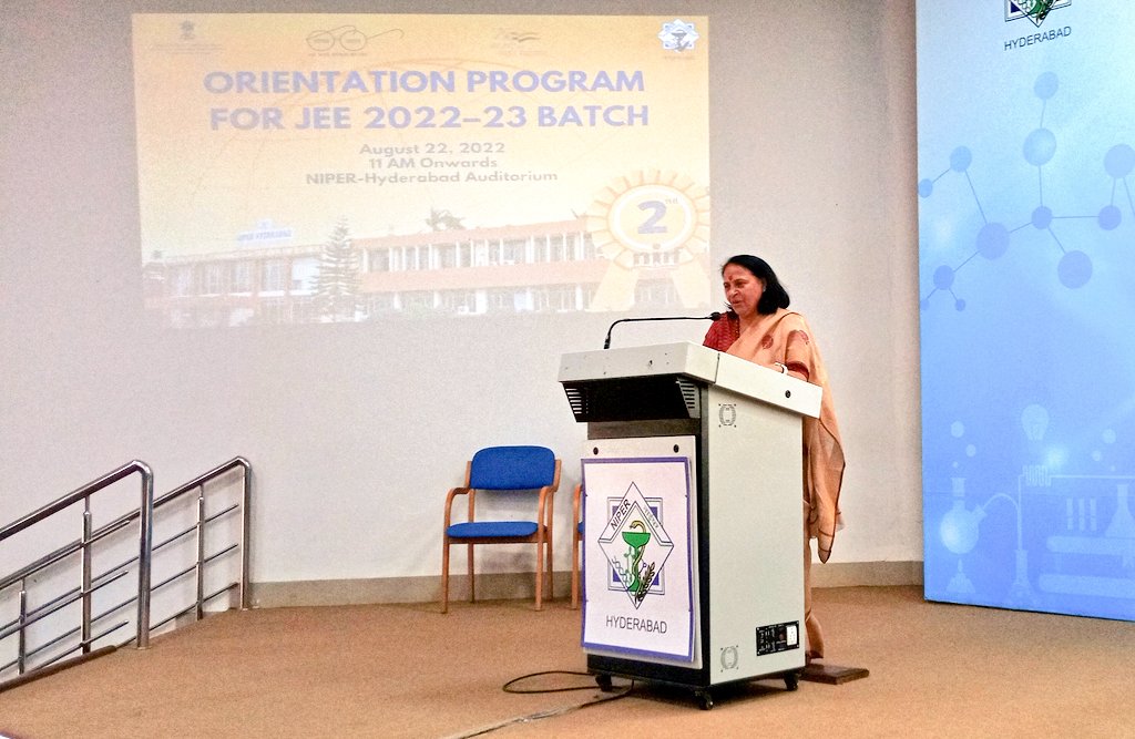 NIPERHyd's tweet photo. #Orientationprogram for new batch #NIPERJEE2022

Dr Shashi Bala Singh, Director, @NIPERHyd addressing the new students

@Pharmadept @mansukhmandviya @OfficeOf_MM @bhagwantkhuba @rajneeshtingal @satishkreddy #NIPER #JEE #NIPERHyd #NIPERHyderabad https://t.co/RvXziP6zHn