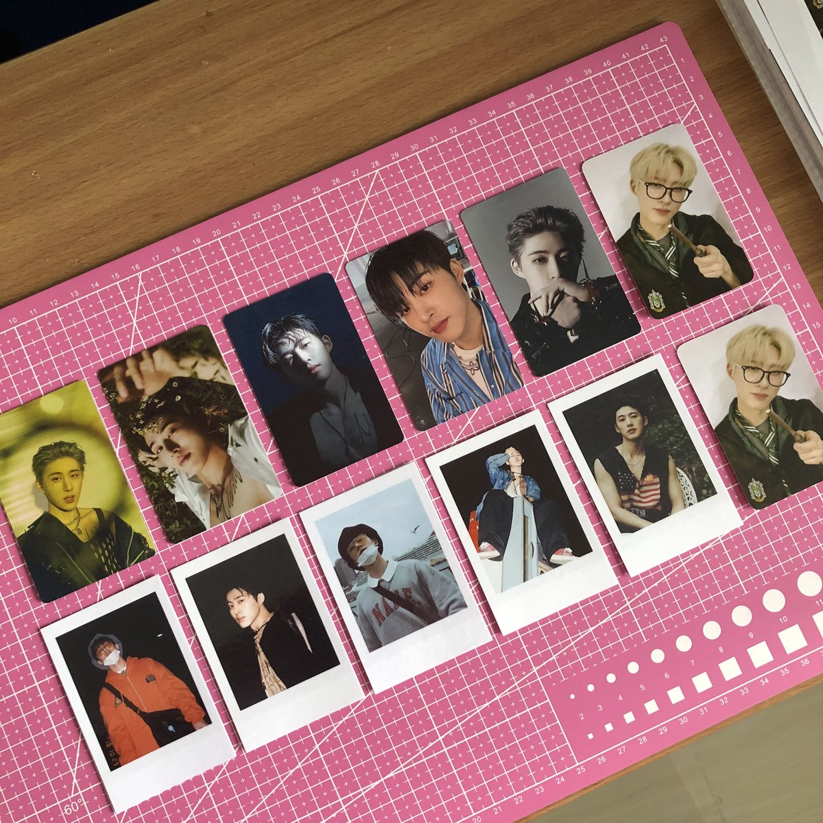 taenderluv's tweet photo. [PLS RT] Giving away LIMITED unofficial PCs and polaroids on the 27th! 🫶🏻 mechanics in the first photo. 

Ang hindi bumulong, walang freebie ah? HAHAHAHA masaya dapat tayong lahat sa Sabado 🤣

See you! 💖

#BIofflineInManila #ID #BI #김한빈 #HanbinInManila #BIinManila #HANBIN https://t.co/kJhAVRBuNT
