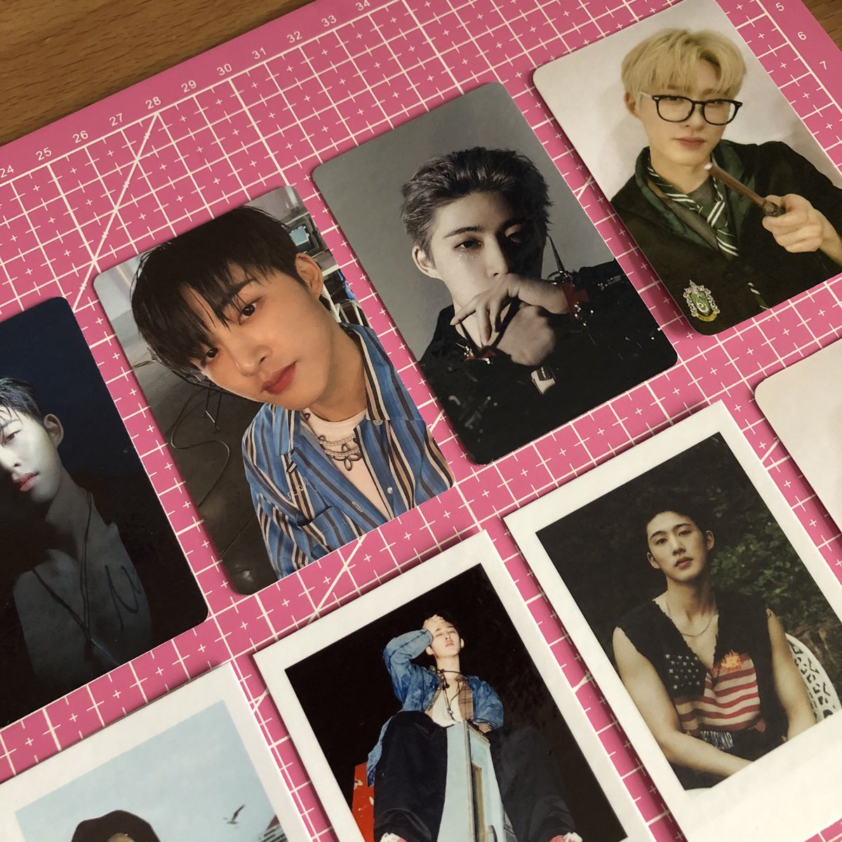 taenderluv's tweet photo. [PLS RT] Giving away LIMITED unofficial PCs and polaroids on the 27th! 🫶🏻 mechanics in the first photo. 

Ang hindi bumulong, walang freebie ah? HAHAHAHA masaya dapat tayong lahat sa Sabado 🤣

See you! 💖

#BIofflineInManila #ID #BI #김한빈 #HanbinInManila #BIinManila #HANBIN https://t.co/kJhAVRBuNT