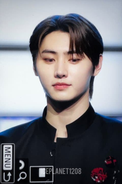 pannchoa's tweet photo. Knets notice Enhypen Sunghoon's face has been getting 'wider' 
https://t.co/0Vjk9duF8O https://t.co/dUzSseA851