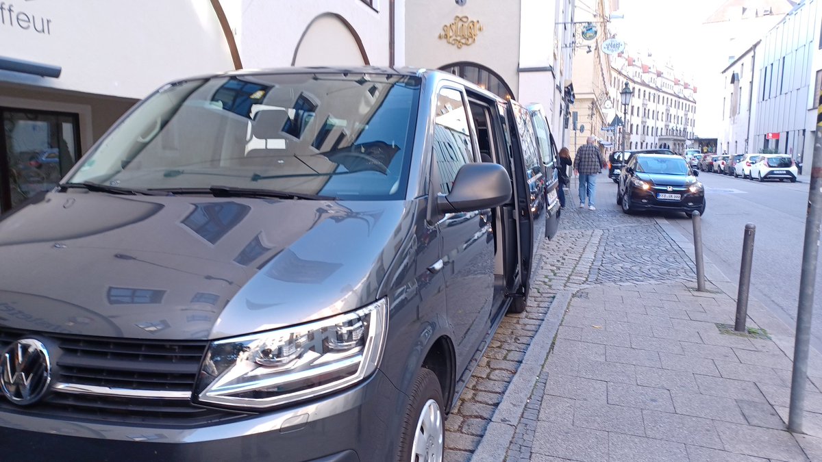 dididobrasil's tweet photo. Starting a new tour today. #Munich #Salzburg #Innsbruck #Garmisch #Oberammergau #Füssen #Augsburg #rothenburgobdertauber #Frankfurt Didi Niederkofler Austriaguide with VAN4EIGHT de, en, es, fr, it, pt https://t.co/Sd55oKYNlZ #van4eight #dididobrasil #privatetours #privatetransfer https://t.co/JHyghCfYa8