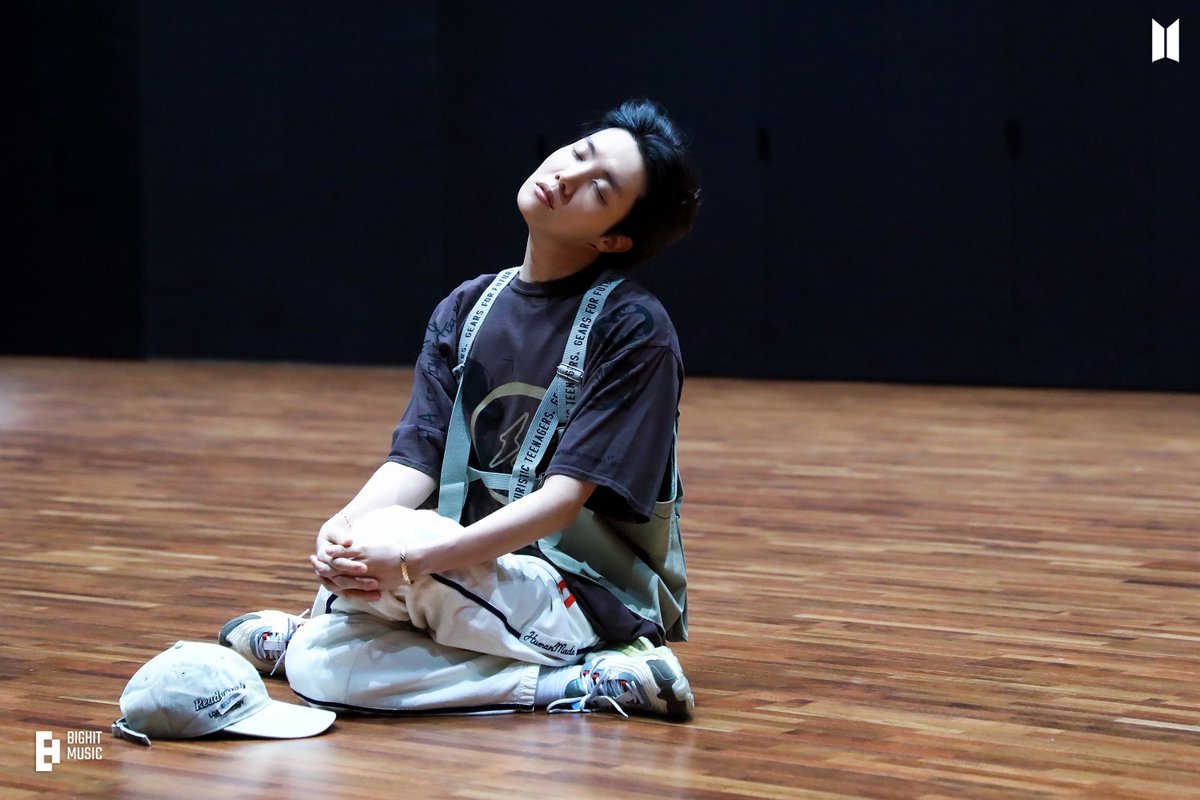 hope__of's tweet photo. [네이버 포스트] #JHOPE
Welcome to HOBIPALOOZA https://t.co/kF3yb3WJ3s