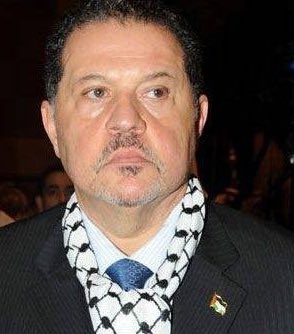 ياسر محمود عباس إبن الرئيس الفلسطني 🚨:

ثروتي المليونية من عرق جبيني ، وتعاوني مع اسرائيل ليس مشكلة فالجميع يتعاون مع اسرائيل. 

- النضال بالنسبة لهم 👨🏻‍🦰: فقط شتم الخليج.