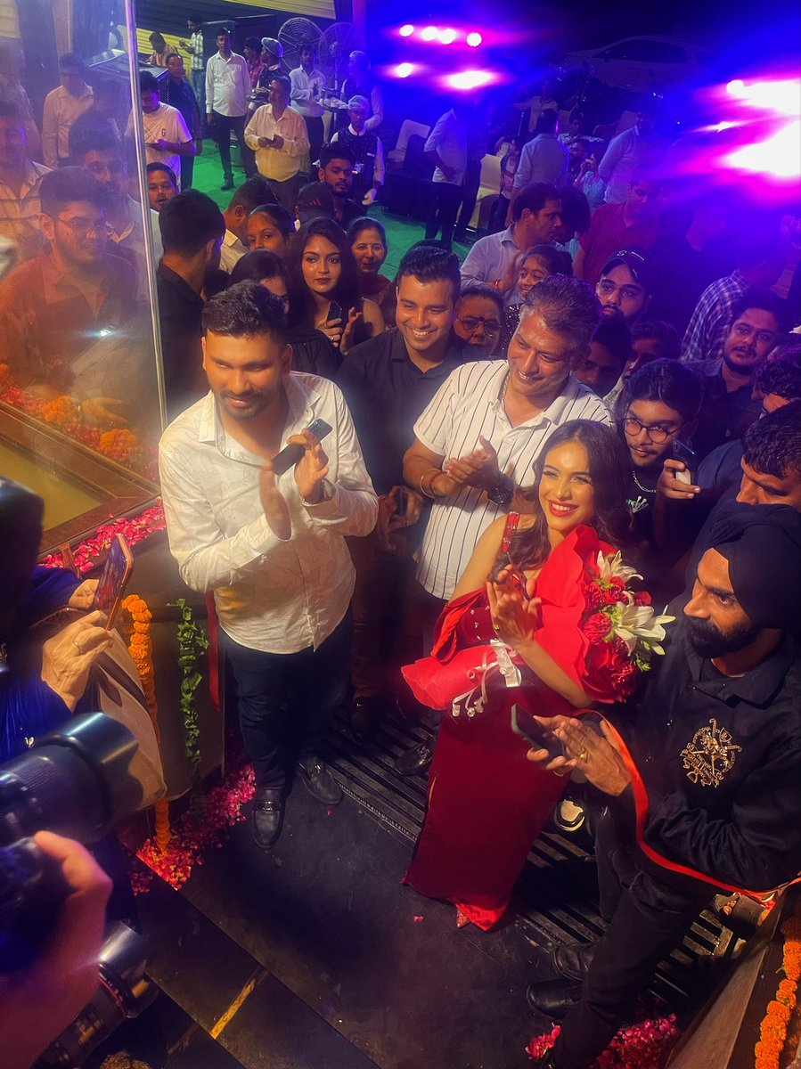 Nehhaamalik's tweet image. About last night at the Grand Opening of @thewalk_restaurant 
:
Wearing @kairs_by_akansha_kashyap 
Event managed by @nanaks_world 
:
#aboutlastnight #redgown #eventtime #reddress #ghaziabad #delhi #guestappearance #ribboncutting #pollywood #bollywood #nehamalik #punjabiactress