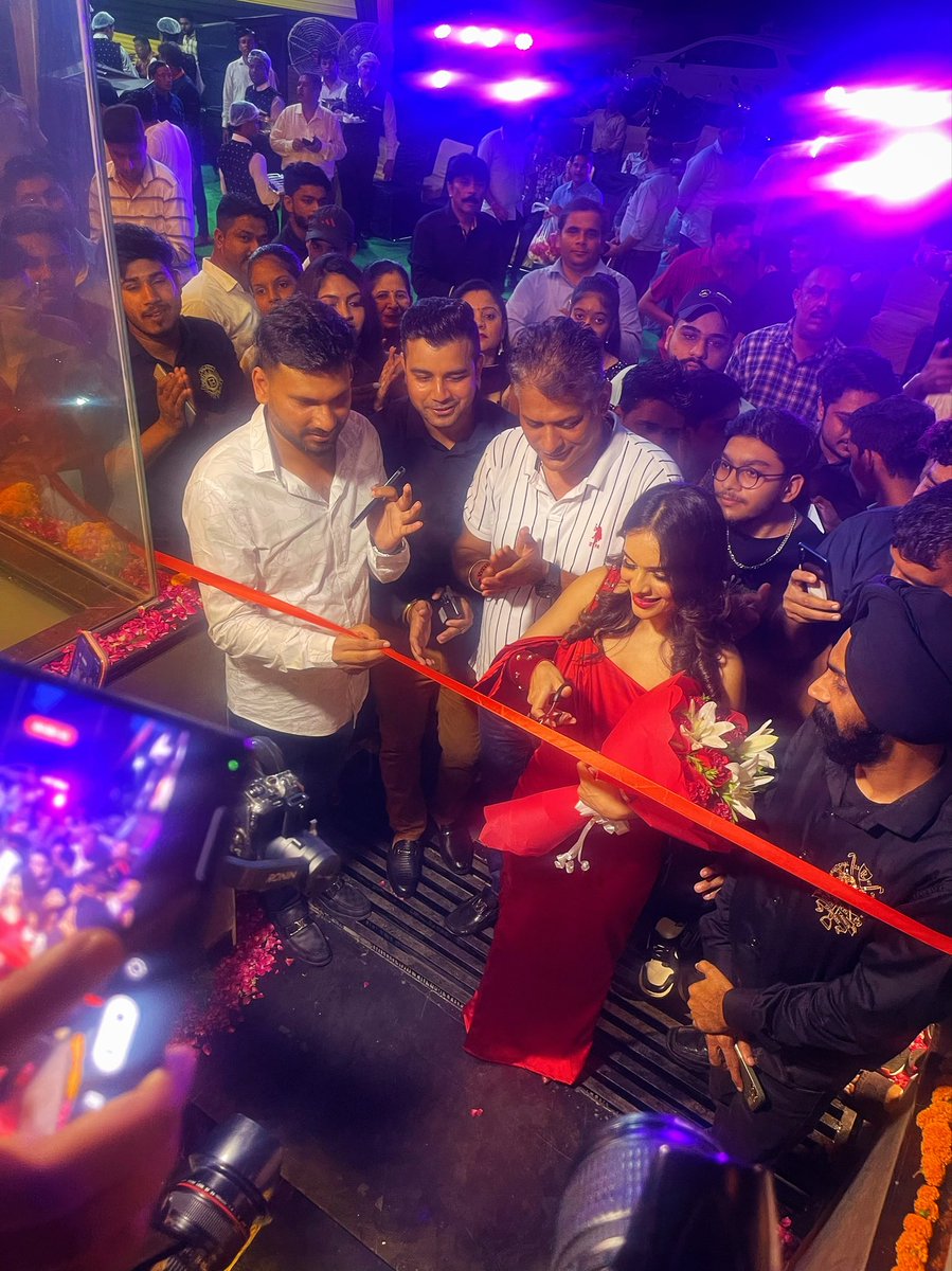 Nehhaamalik's tweet image. About last night at the Grand Opening of @thewalk_restaurant 
:
Wearing @kairs_by_akansha_kashyap 
Event managed by @nanaks_world 
:
#aboutlastnight #redgown #eventtime #reddress #ghaziabad #delhi #guestappearance #ribboncutting #pollywood #bollywood #nehamalik #punjabiactress