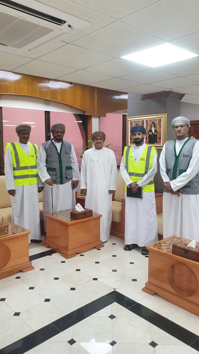 عقد لقاء صباح اليوم مع سعادة الدكتور/ رئيس البلدية مع ممثلين عن جمعية صون الطبيعة في ظفار( قيد التأسيس ) في إطار التعريف بالجمعية ومبادرة "وعي" التي أطلقت من بداية شهر أغسطس ٢٠٢٢م 
ونتوجه بالشكر والتقدير لسعادة / رئيس البلدية على هذا اللقاء المثمر .