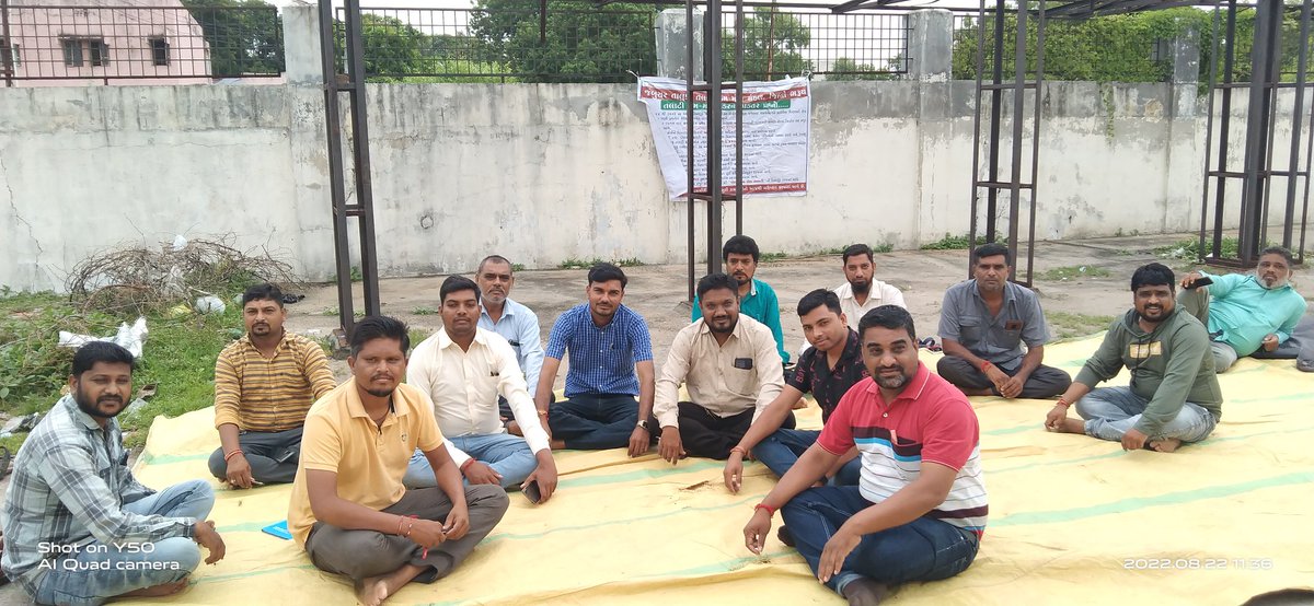 તલાટી કમ મંત્રી મંડળ જંબુસર જિ.ભરૂચ તમામ યોજના તથા તમામ કાર્યક્રમને સફળ બનાવતી એકમાત્ર કેડર એટલે
"તલાટી કમ મંત્રી"
જેની હડતાલને આજે 21 દિવસ થયા છતાં કોઈ ઉકેલ આવી શક્યો નથી. 
#TCMStrikeGujarat #सचिवजीहड़तालपेहै 
<a href="/CMOGuj/">CMO Gujarat</a> <a href="/CRPaatil/">C R Paatil</a> <a href="/brijeshmeja1/">Brijesh Merja</a> <a href="/trajendrabjp/">Rajendra Trivedi</a> <a href="/ABPNews/">ABP News</a>