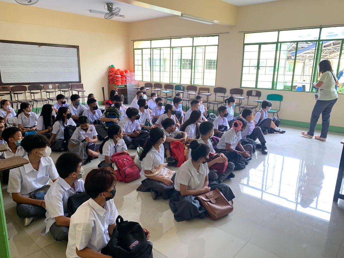 GerryCacanindin's tweet image. Two years walang face-to-face tapos first day of classes parang hindi dumaan ang dalawang taon to prepare classrooms. Attention DepEd Secretary.
