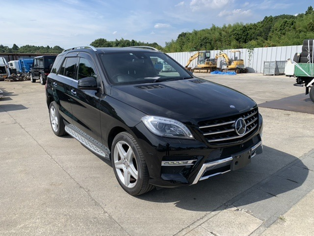 SiimaCar's tweet photo. *NEW ARRIVALS* 
Name:BENZ M-CLASS
Mileage (km):94,000
1st Reg. Year:6/2015
Fuel:Diesel
Transmission:AT
Grade:ML350 BT 4MATIC AMG SPORTS PKG ★ SUNROOF ★ LEATHER
Drive Train:4WD
Chassis:WDC1660242A520***
Capacity (cc):2,980  #cruiseyourdream https://t.co/vYWf9Y7qYh