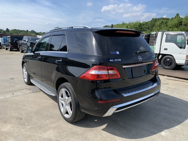 SiimaCar's tweet photo. *NEW ARRIVALS* 
Name:BENZ M-CLASS
Mileage (km):94,000
1st Reg. Year:6/2015
Fuel:Diesel
Transmission:AT
Grade:ML350 BT 4MATIC AMG SPORTS PKG ★ SUNROOF ★ LEATHER
Drive Train:4WD
Chassis:WDC1660242A520***
Capacity (cc):2,980  #cruiseyourdream https://t.co/vYWf9Y7qYh