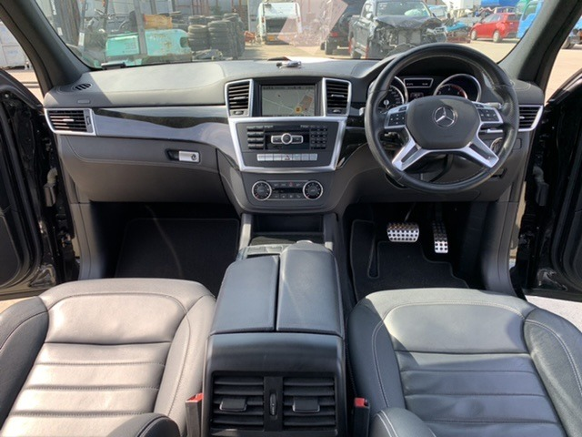 SiimaCar's tweet photo. *NEW ARRIVALS* 
Name:BENZ M-CLASS
Mileage (km):94,000
1st Reg. Year:6/2015
Fuel:Diesel
Transmission:AT
Grade:ML350 BT 4MATIC AMG SPORTS PKG ★ SUNROOF ★ LEATHER
Drive Train:4WD
Chassis:WDC1660242A520***
Capacity (cc):2,980  #cruiseyourdream https://t.co/vYWf9Y7qYh