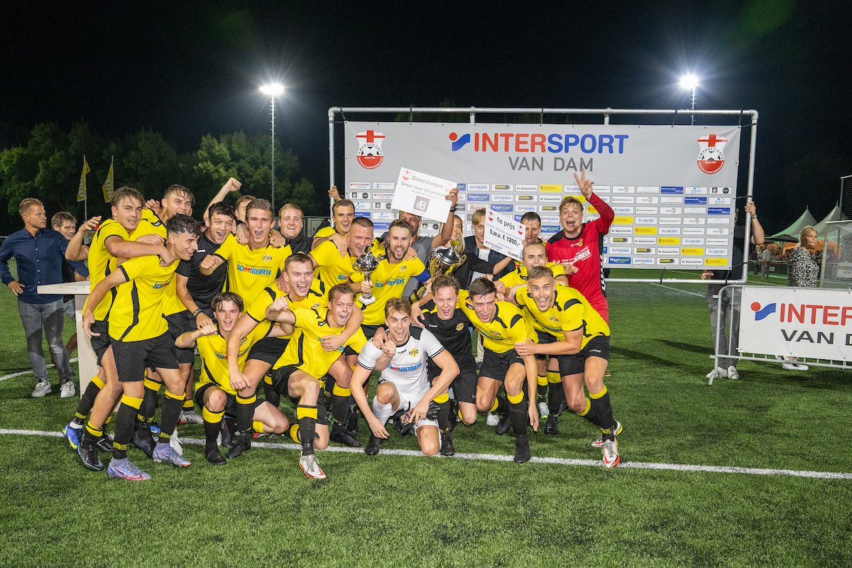 Uit het <a href="/adacredactie/">Amersfoortse Courant</a> van vandaag: ‘AVK is en blijft iets unieks in Nederland’ amersfoortsvoetbalkampioenschap.nl/14025/