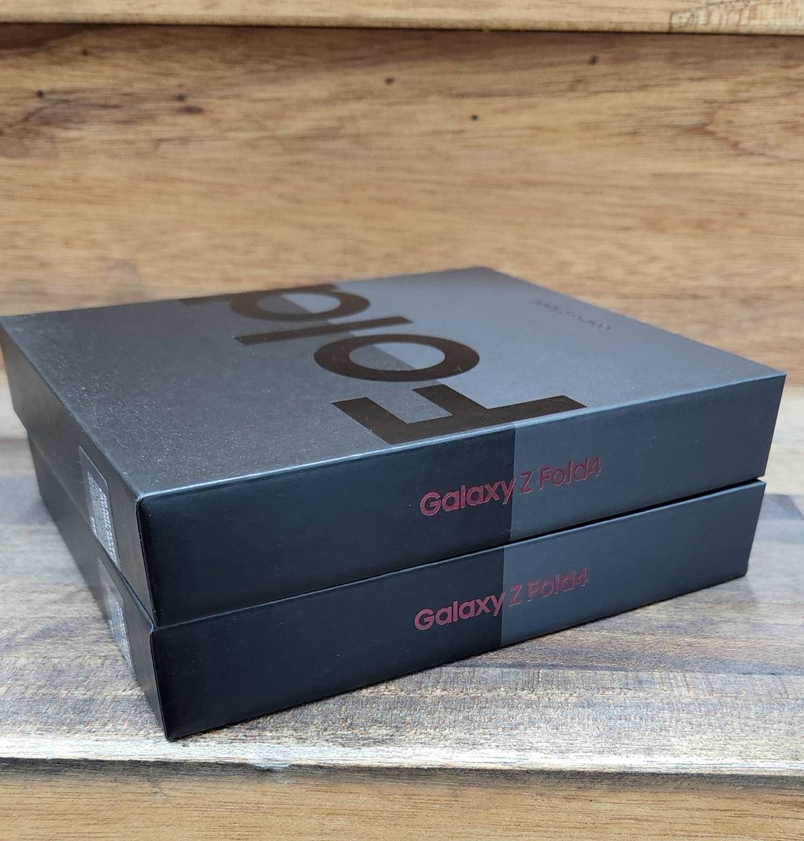 gdgdshop's tweet photo. Samsung Galaxy Z Fold4 韓国版🔥
Web限定Color:バーガンディー🌈

世界最速フライングゲット⚡⚡

昨日の標準カラーに続いて、本日8/22に入手🔥
（WorldWide販売日は26日予定）

ケースサイドの文字もバーガンディー❗
当社からご購入いただいた方には、本日、日本に向けて発送させて頂きます🥰 https://t.co/dtQODW2K1u