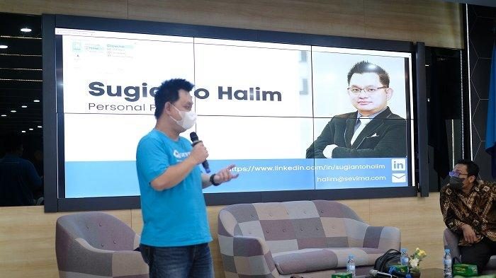 sevima_official's tweet photo. CEO Sevima Bagikan Tiga Tips Sukses Berkarir Setelah Lulus Kuliah Jurusan IT https://t.co/VqsmjgoUya https://t.co/6ipwpVduHp
