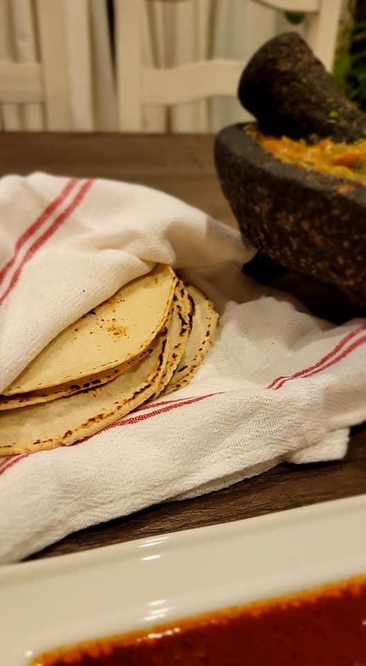 DivinoJ3's tweet photo. 🌶COSTILLAS EN CHILE GUAJILLO🌶 arroz rojo, tortillas a mano y salsa hecha en molcajete. 🍅Si quieres ver como las prepare paso a paso aquí les dejo el video🍅

https://t.co/9pLRYF1aJj

 #costillas #costillasenchileguajillo #salsa #arrozrojo #tortillasamano https://t.co/qyPgPl0OFI