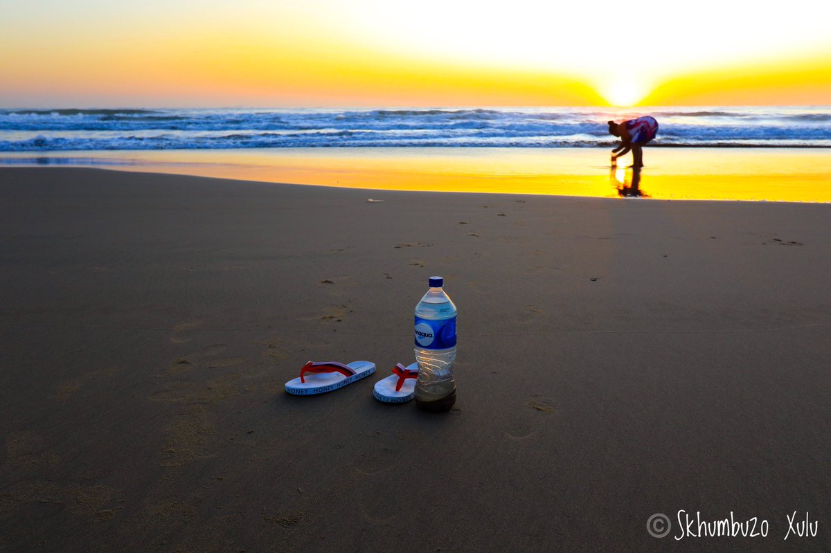mccoovane's tweet photo. Good Morning South Africa 🇿🇦

Hope is like the sun, which, as we journey toward it, casts the shadow of our burden behind us.

#ilovedbn #ND #dnnbeach  #sunrise #durbanhasmore #dbntourism #kzntourism #cameratek #ilovemycity #worldphotographyday #photography #photographerweek https://t.co/39KvGApAqg