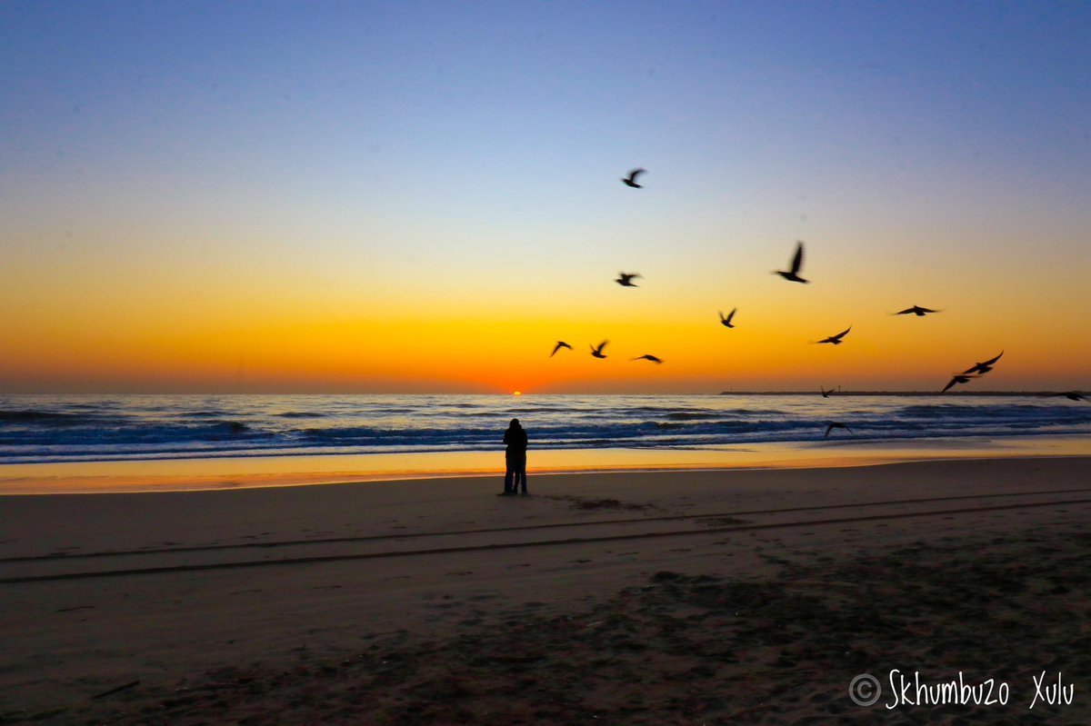 mccoovane's tweet photo. Good Morning South Africa 🇿🇦

Hope is like the sun, which, as we journey toward it, casts the shadow of our burden behind us.

#ilovedbn #ND #dnnbeach  #sunrise #durbanhasmore #dbntourism #kzntourism #cameratek #ilovemycity #worldphotographyday #photography #photographerweek https://t.co/39KvGApAqg