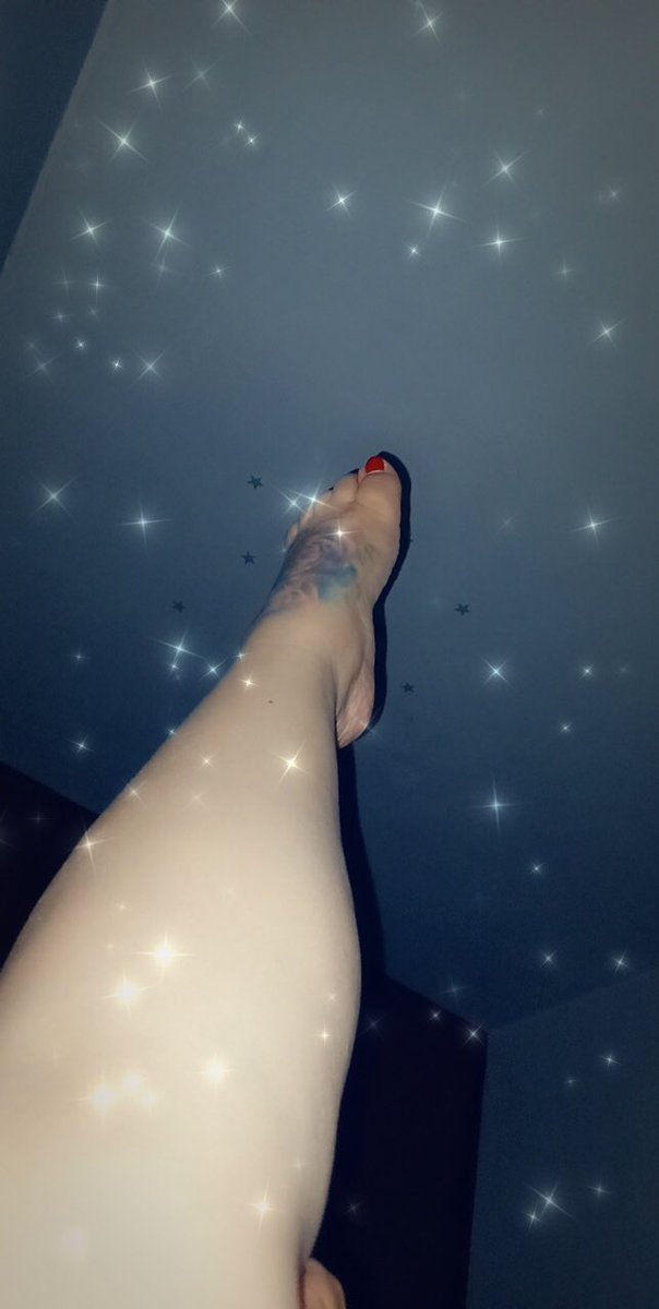 XBaruqui's tweet photo. #HouseOfTheDragonHBO #FireandBlood #RojoFuego
#gorditosybonitos #feetfinder #feetpicsforsales #piesdemujer  #piesmexico #pies #patas #feetfethish #feetworship #feetlove #goodnight #goodgirl #BuenasNochesATodos #FelizDomingo #FelizLunes https://t.co/vG6iaezh5L