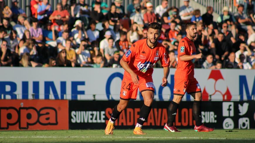 icimayenne's tweet photo. Stade lavallois : retrouvez les paroles de "Gare à Naidji", notre chanson dédiée au meilleur buteur de Ligue 2 ⚽👏 @stadelavallois @NaidjiZaki @Ligue2BKT #FBSport #ButALaval 
➡️ https://t.co/YRLARbz02i https://t.co/aDKHrSABNF
