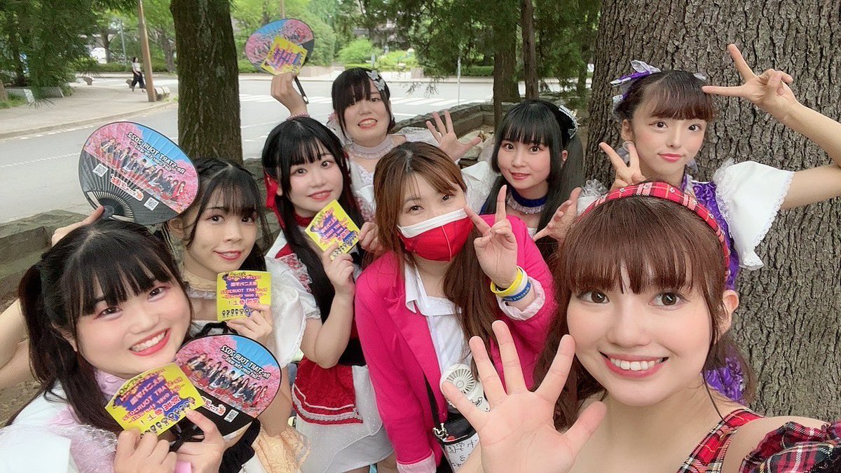 _aoi_erika_'s tweet photo. 燃えこれ学園のはる先生とお会い出来ました🐻🐹🍀with利根ちゃん🍮
なかなか会えなくても、忘れず覚えててくださって元気?久しぶりだね!と声をかけてくださいます😭✨
燃えこれ学園さん、私的な推しポイントはやっぱり歌声!パワフルに踊っているのにブレない、そして綺麗なハモリ!さすがです🔥 https://t.co/QFwdvHVF13