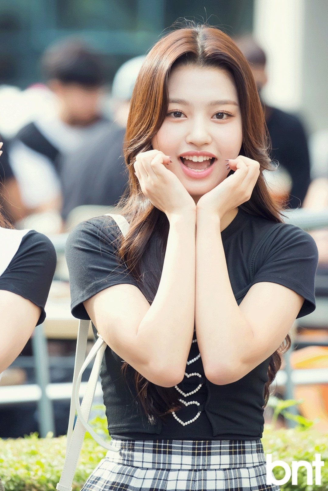 🍮 on Twitter: "220819 #DUNA on the way to Music Bank #첫사랑 #CSR #두나 ...