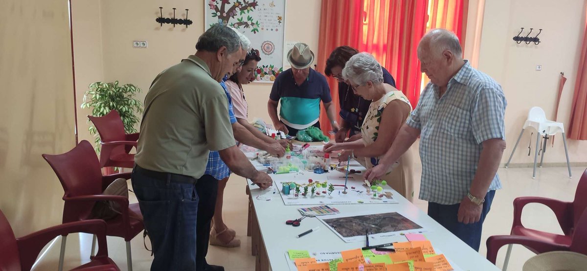 CtCSostenible's tweet photo. 👪Los #vecinos de #Perín reflexionaron en el #taller de #diseño sobre un espacio en desuso✏
P͟r͟o͟p͟u͟e͟s͟t͟a͟s͟⬇
🔘Creación de una zona #biosaludable y de juegos para #mayores
🔘Un área #infantil adaptada y escenario para las fiestas locales
#AAVV #ParticipaciónCiudadana https://t.co/msPrcuSihO