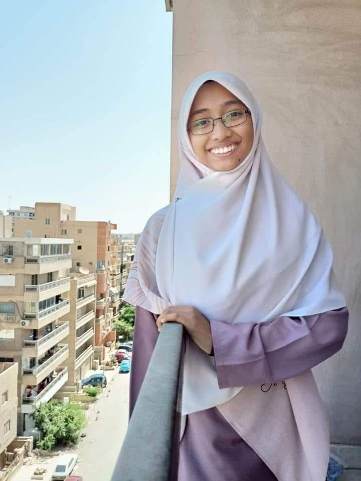 MySamudera's tweet photo. Subhannallah, hebatnya gadis bernama Iman Binti Asri ni,

Beliau adalah di antara beberapa orang di pemegang 'Syahadah Ula al-Fateh' tatkala remaja.

Beliau kini memiliki sanad tahfiz 30 juzuk al Quran yg melayakkannya untuk mengajar tahfiz di mana-mana negara di seluruh dunia.👇 https://t.co/GH5kQB42Pt