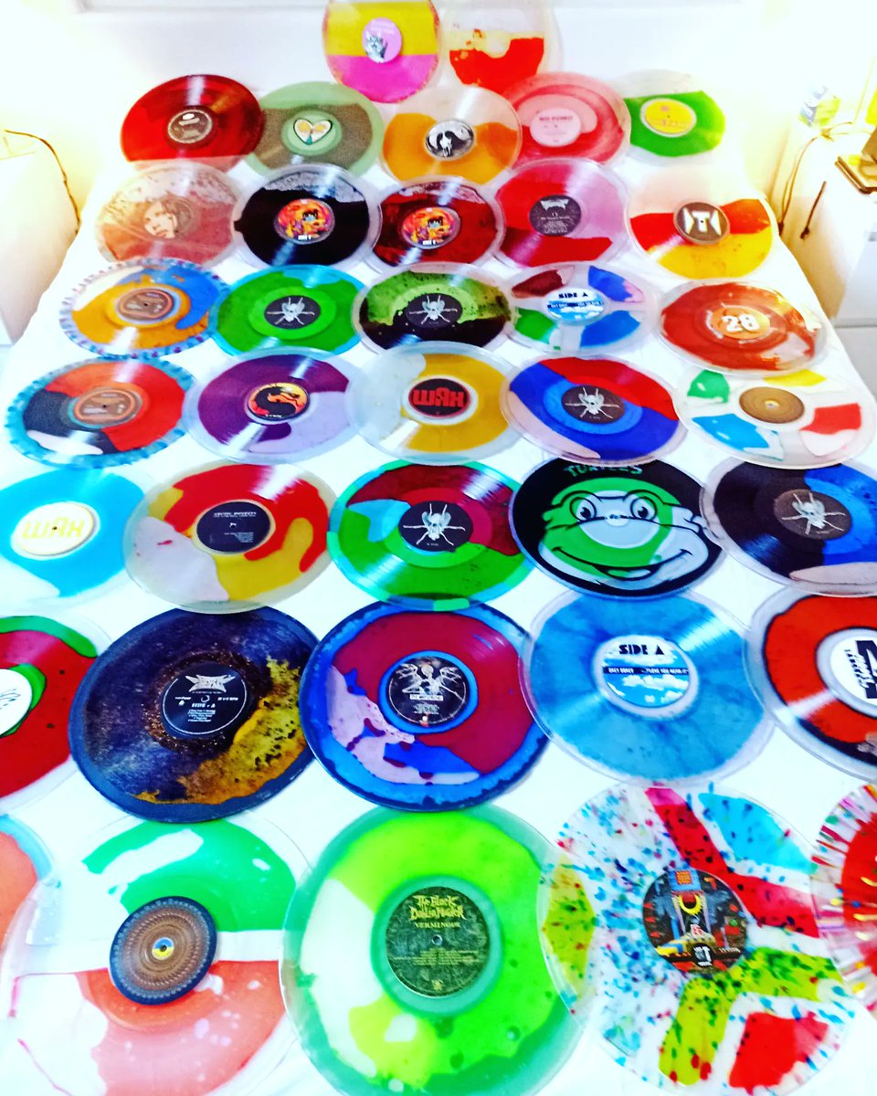 HENNI51999957's tweet photo. Ma folle collection de vinyles liquide/ou sable inclus dont beaucoup de @Romanusrecords ! Du lourd ! @VinyleAudio #liquidrecords 🤩😍🤩 https://t.co/wJPhU7M4J7