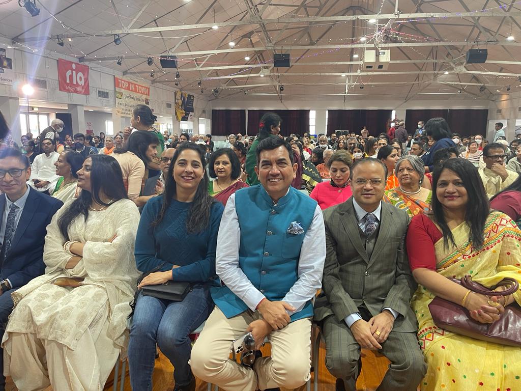 IndiainNZ's tweet photo. #AmritMahotsav
High Commission along with Auckland Indian Diaspora 
celebrated 76th Independence Day with enthusiasm. Members of the Indian community presented a cultural extravaganza[Unity in Diversity].
@MEAIndia @indiandiplomats @IndianDiplomacy @AmritMahotsav @MukteshPardeshi https://t.co/oECVVnBwGi