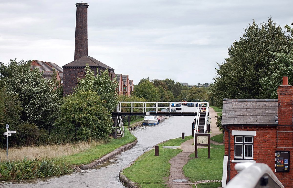 retired_tom's tweet photo. From my archives
#August 2010
#CanalRiverTrust #OxfordCanal #SuttonStop #HawkesburyJunction #Lock #Bridge #Narrowboat
#Canals & #Waterways can provide #Peace & #calm
for your own #Wellbeing #Lifesbetterbywater https://t.co/DxCB9tB6WO