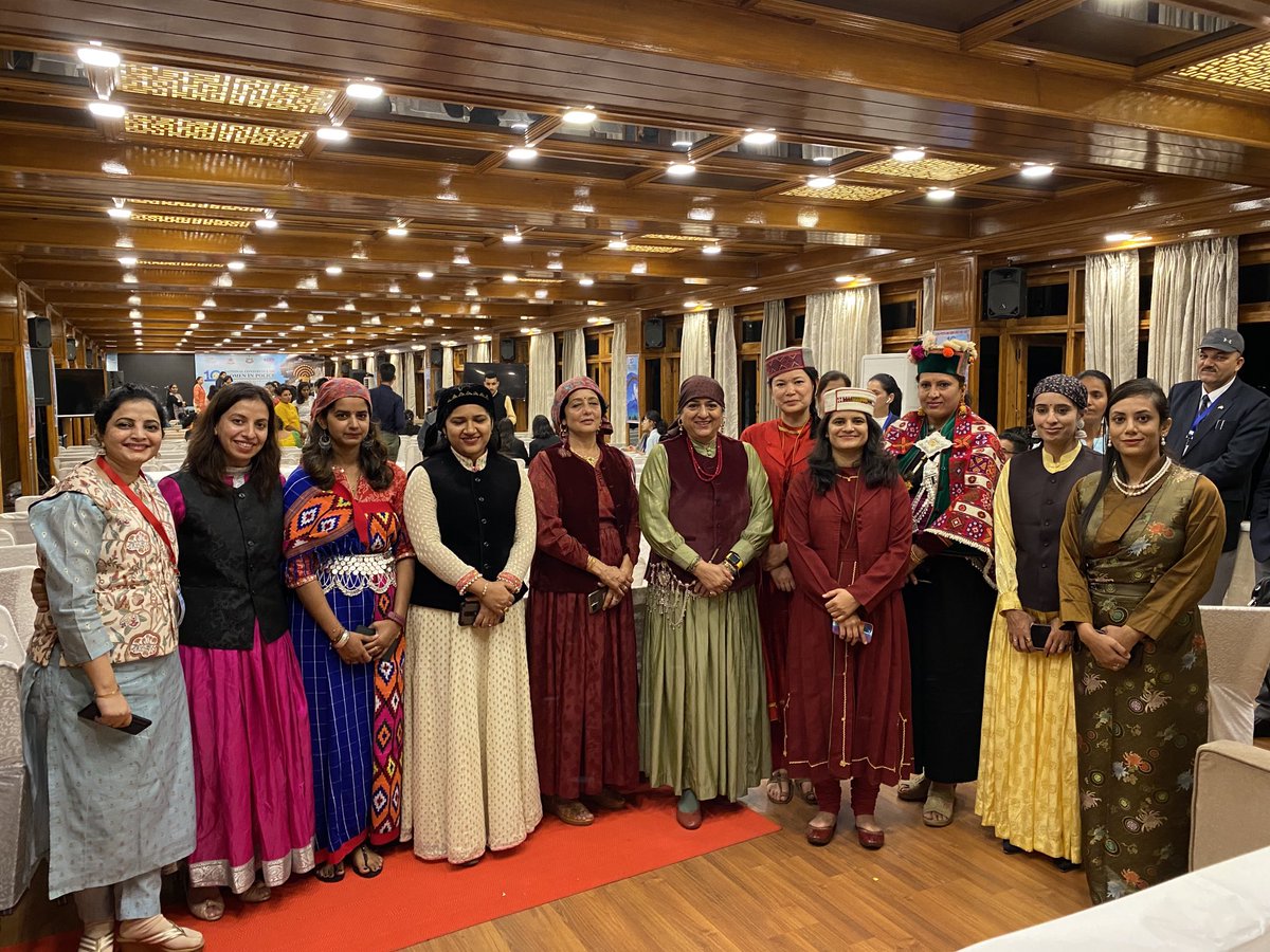 atrivedi21's tweet photo. Police Officers of Himachal dressed in local costumes at Hon CM’s dinner for delegates of 10th National Conference on Women in Police, Shimla -Aug 21-22.
⁦⁦@CMOFFICEHP⁩ ⁦@himachalpolice⁩ ⁦@10thncwpshimla⁩ ⁦@BPRDIndia⁩ https://t.co/josagXhnYF