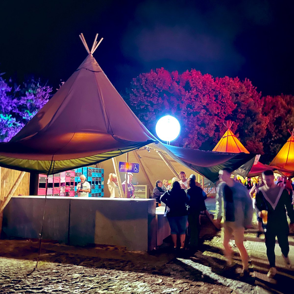 👏 aux bénévoles de l’espace #RechargeTonMobile avec 5932 rechargements de🪫 sur le <a href="/CabaretVert/">Cabaret Vert</a>  #CV22 💚💚💚