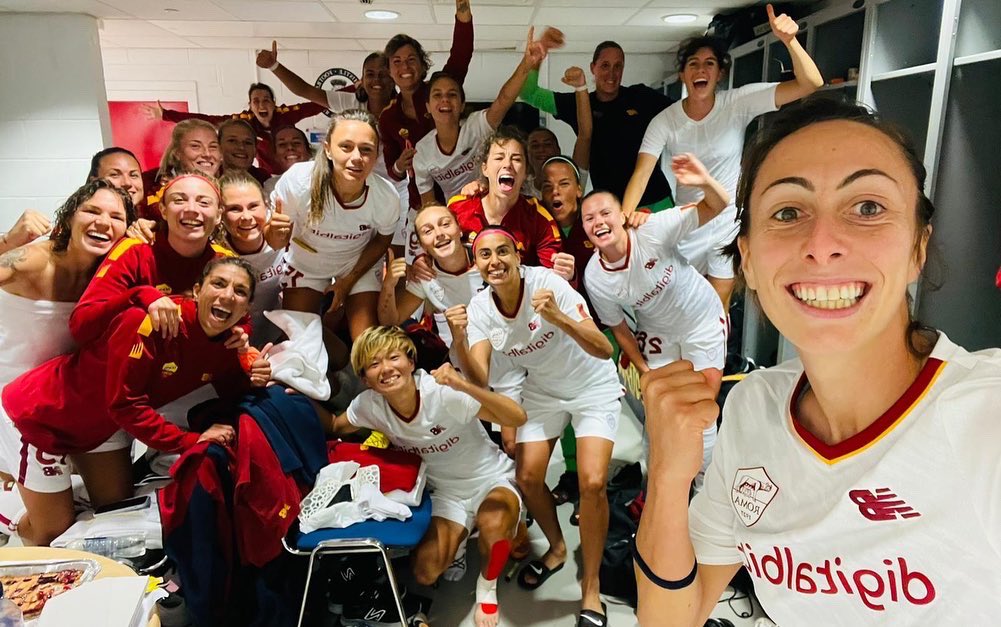 ElenaLinari's tweet image. Before (photo 1)…and after (see the other photos) @emiliehaavi penalty!!! WE MAKE HISTORY, GIRLS! Proud of you 💛❤️ #noisiamolaroma @ASRomaFemminile #uwcl #thedreamcontinues