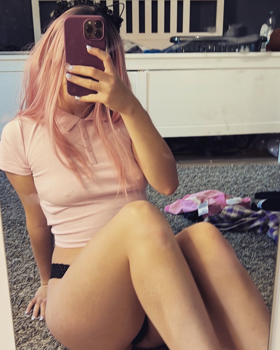 Hope you’re heaving a nice day 🥰 #colouredhair #longhair #piercing #catears #nails #lovely #cute #girl #daddysgirl #panties #legs #mirror