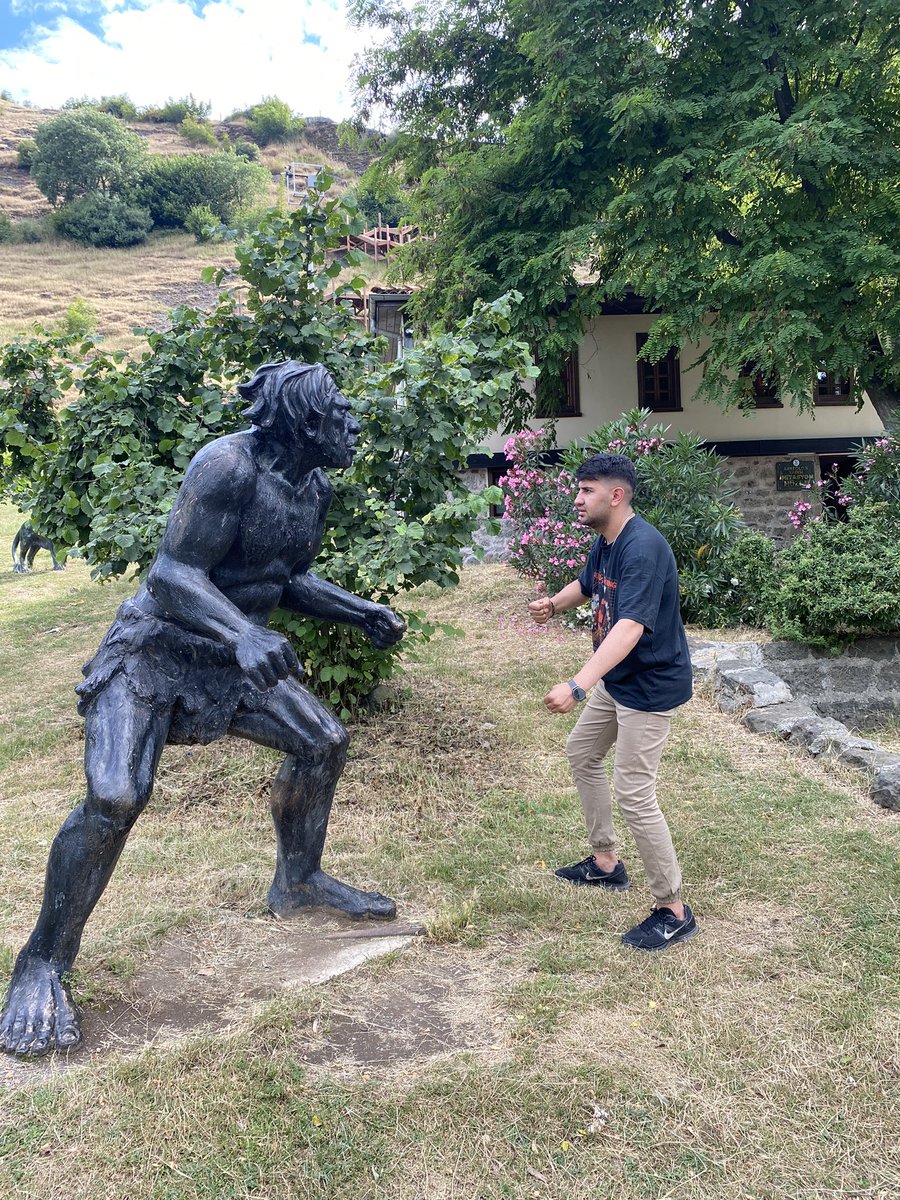 omerayhanz's tweet image. İnsanlığın ilk tartışması ...  Konu ne olabilir acaba ?