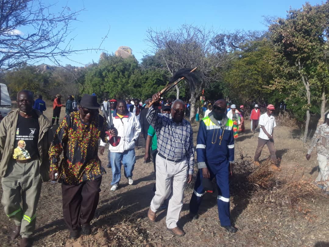 As we prepare for the Bulilima and Matobo Byelections, we continue with our Direct Constituency Penetration strategy. We interact with the voter in close proximity so that we hear them out. This helps us to solve the disconnect between us and voters
#NgiSharpNgeZapu